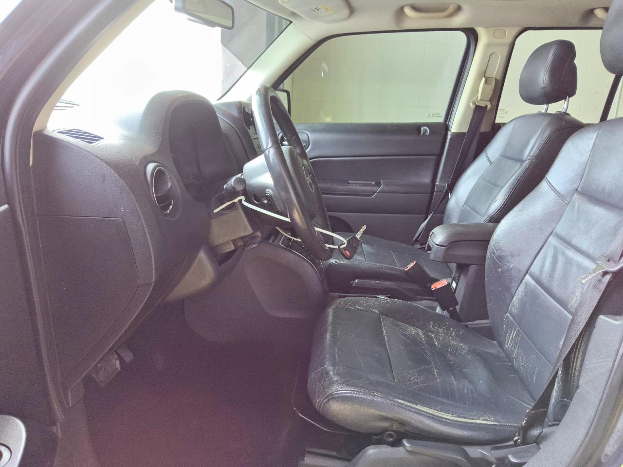 2014 Jeep Patriot Latitude Gray vin: 1C4NJPFA6ED522384