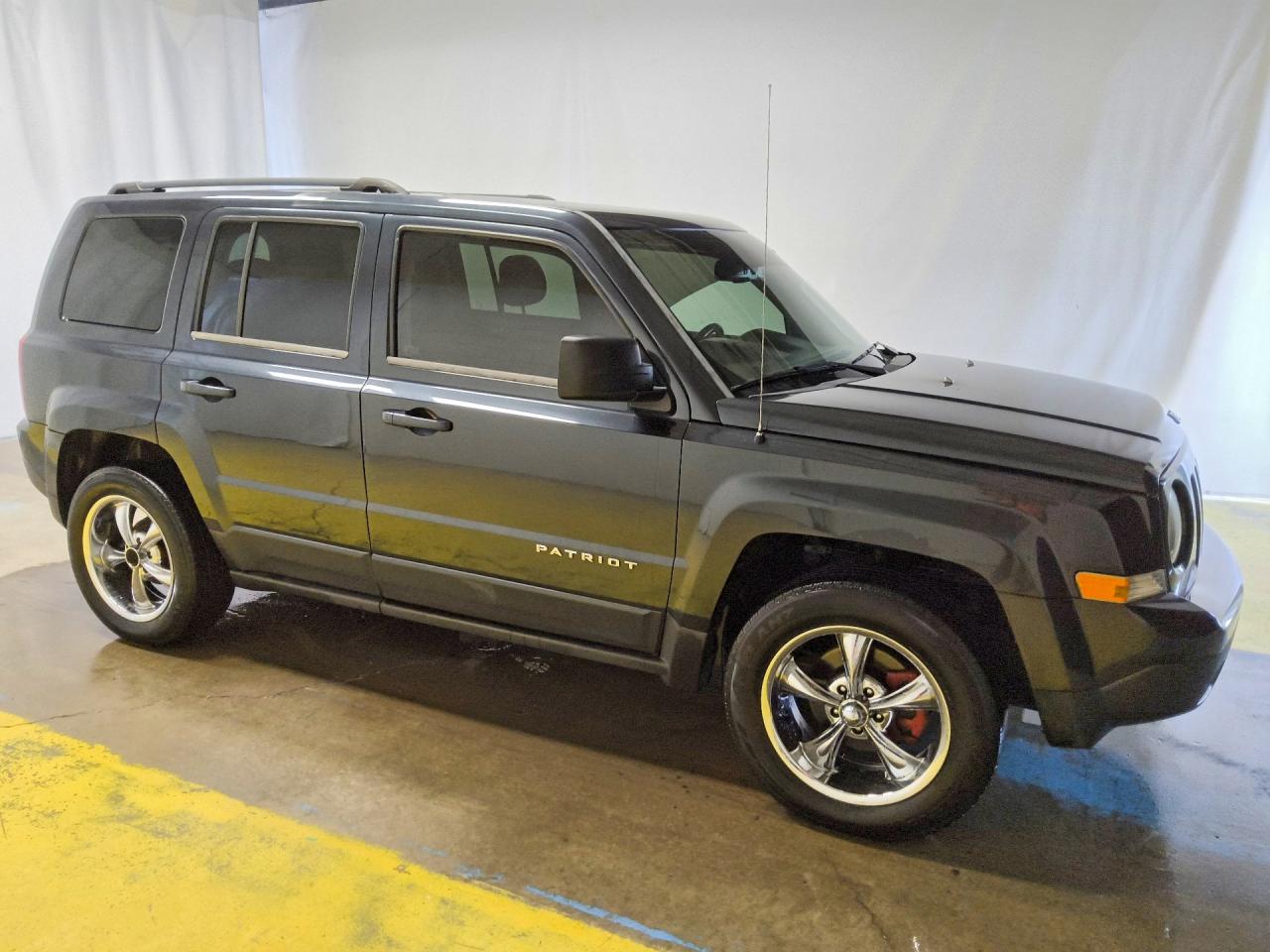 2014 Jeep Patriot Latitude Gray vin: 1C4NJPFA6ED522384