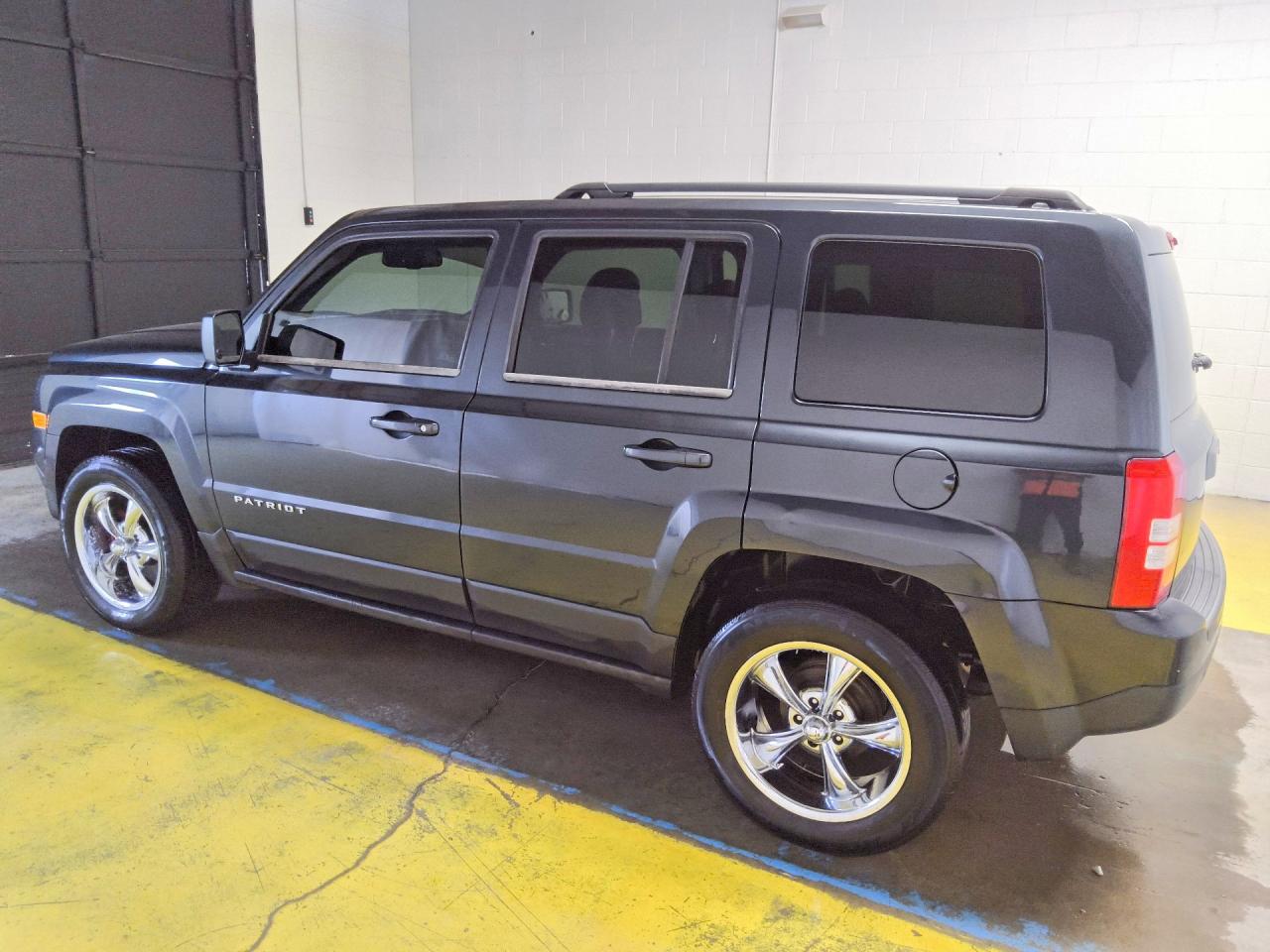 2014 Jeep Patriot Latitude Gray vin: 1C4NJPFA6ED522384