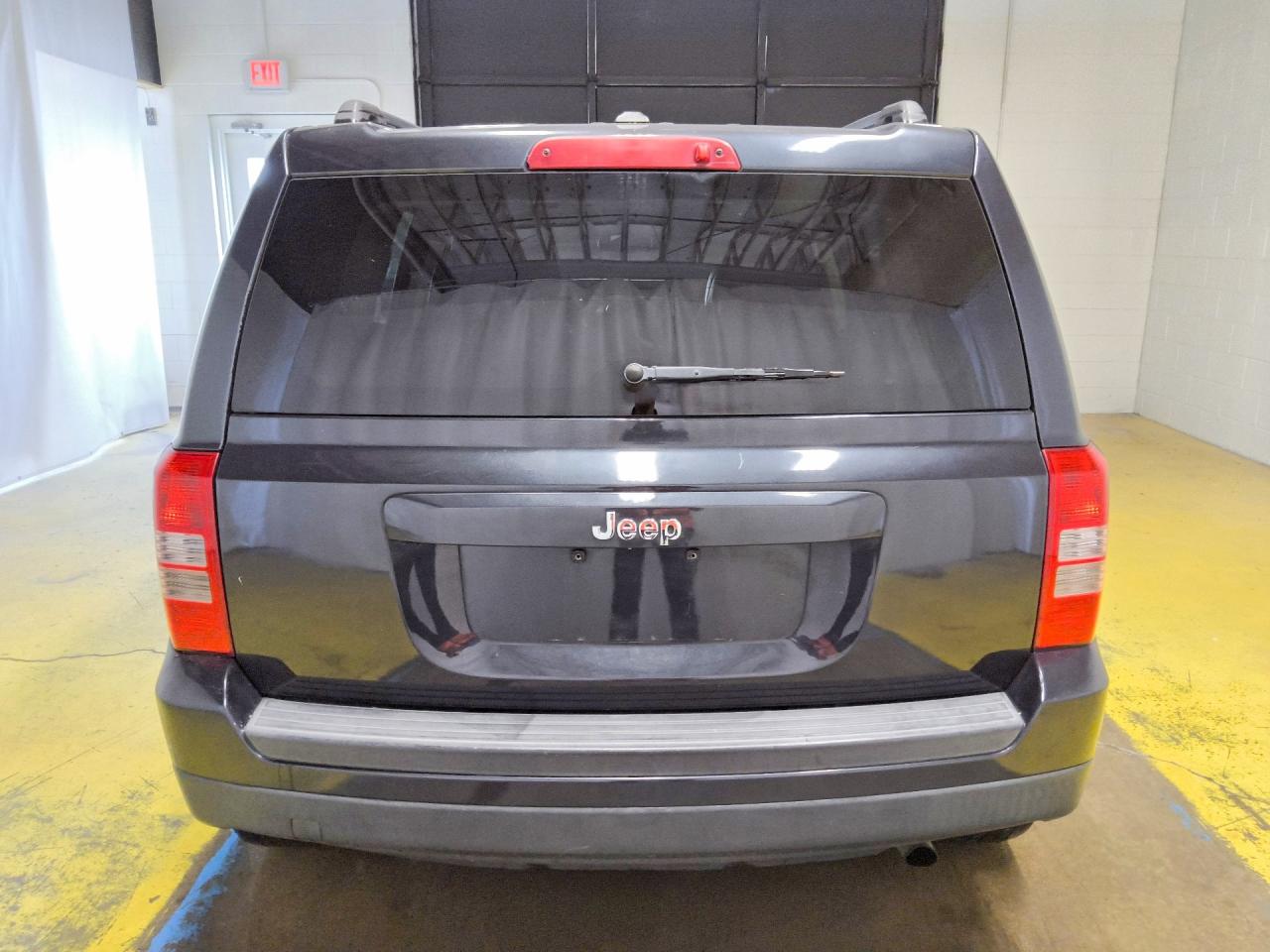 2014 Jeep Patriot Latitude Gray vin: 1C4NJPFA6ED522384