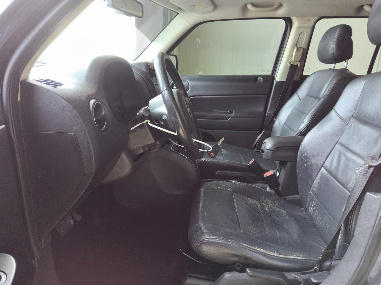 2014 Jeep Patriot Latitude Gray vin: 1C4NJPFA6ED522384 Damage: Left Front Seat, Worn, Acceptable
