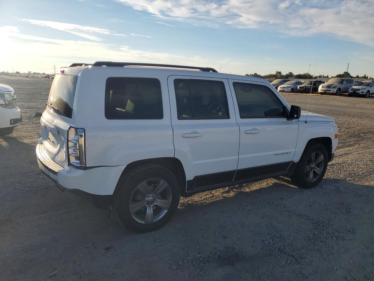 2015 Jeep Patriot Latitude Белый vin: 1C4NJPFA6FD399400