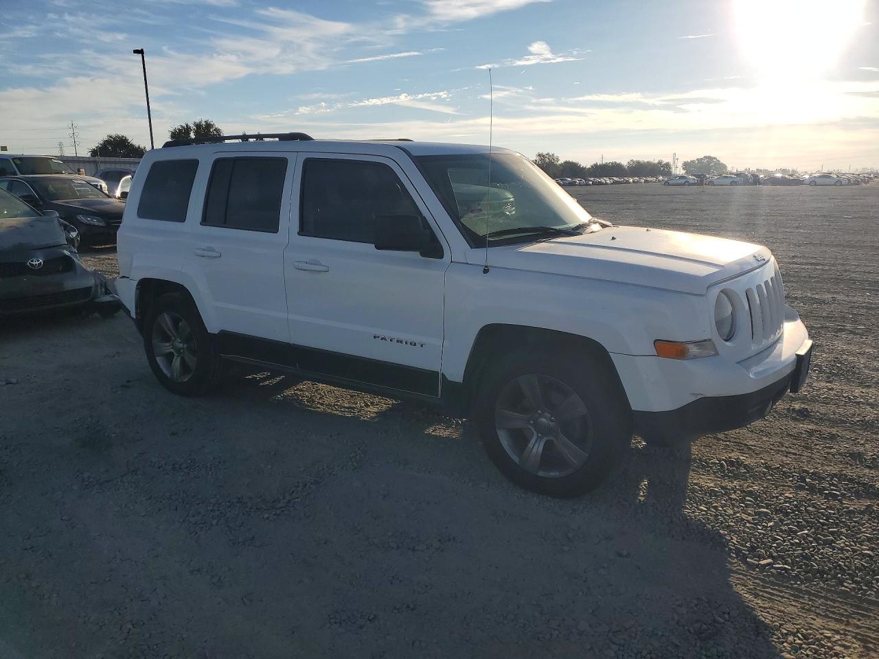 2015 Jeep Patriot Latitude Белый vin: 1C4NJPFA6FD399400