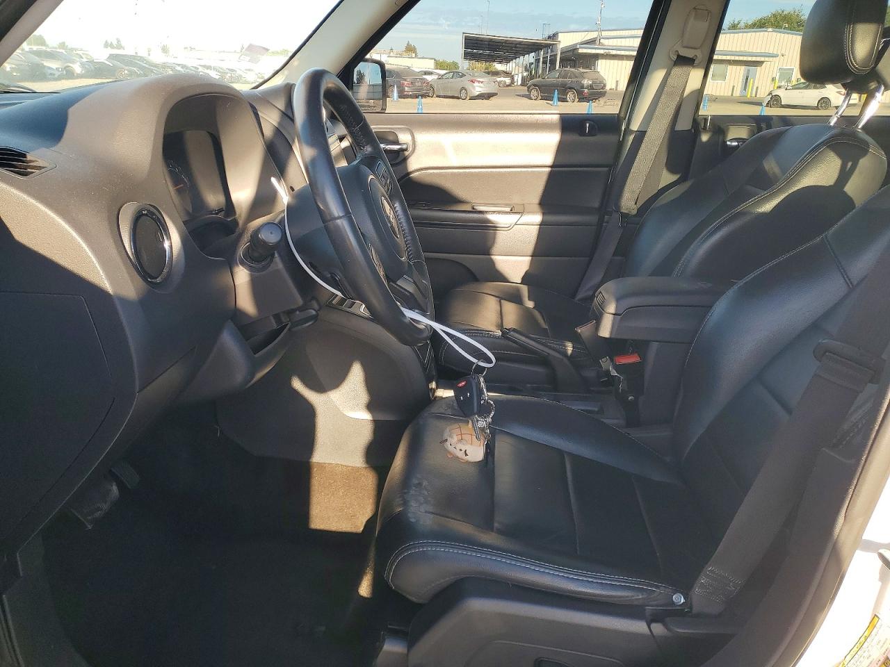 2015 Jeep Patriot Latitude Белый vin: 1C4NJPFA6FD399400