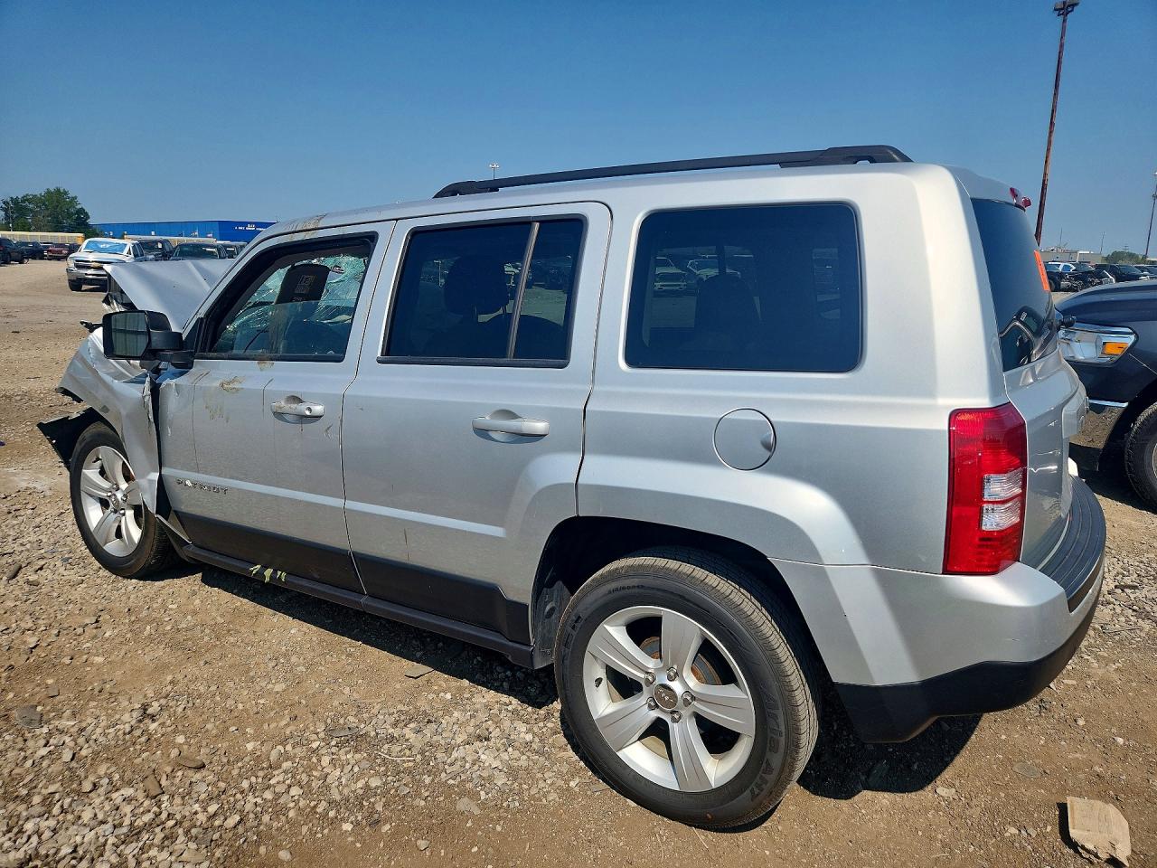 2014 Jeep Patriot Latitude Серебряный vin: 1C4NJPFA7ED502225