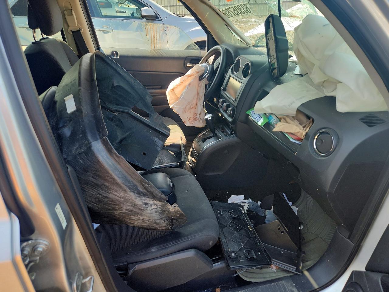 2014 Jeep Patriot Latitude Серебряный vin: 1C4NJPFA7ED502225