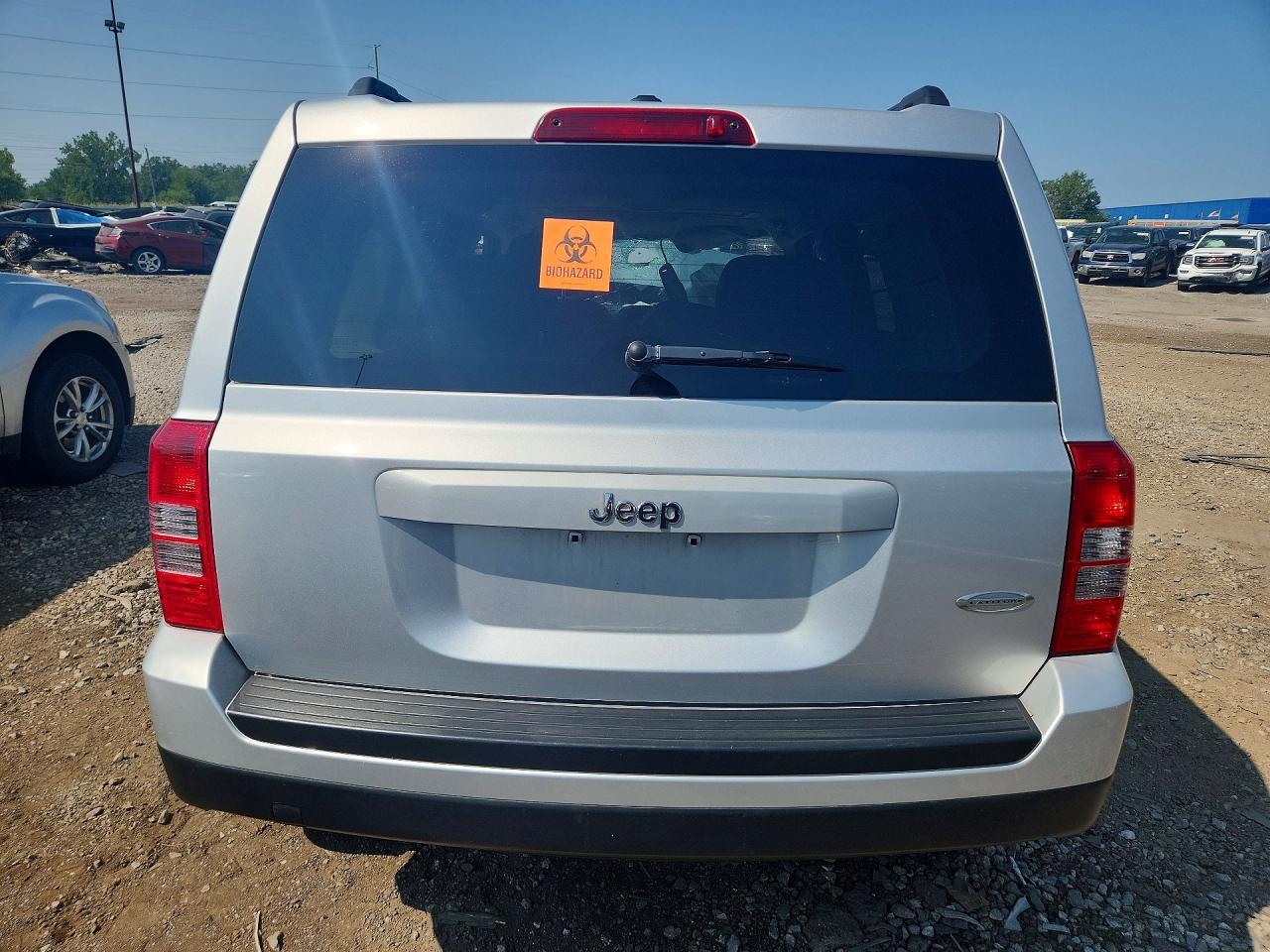 2014 Jeep Patriot Latitude Серебряный vin: 1C4NJPFA7ED502225