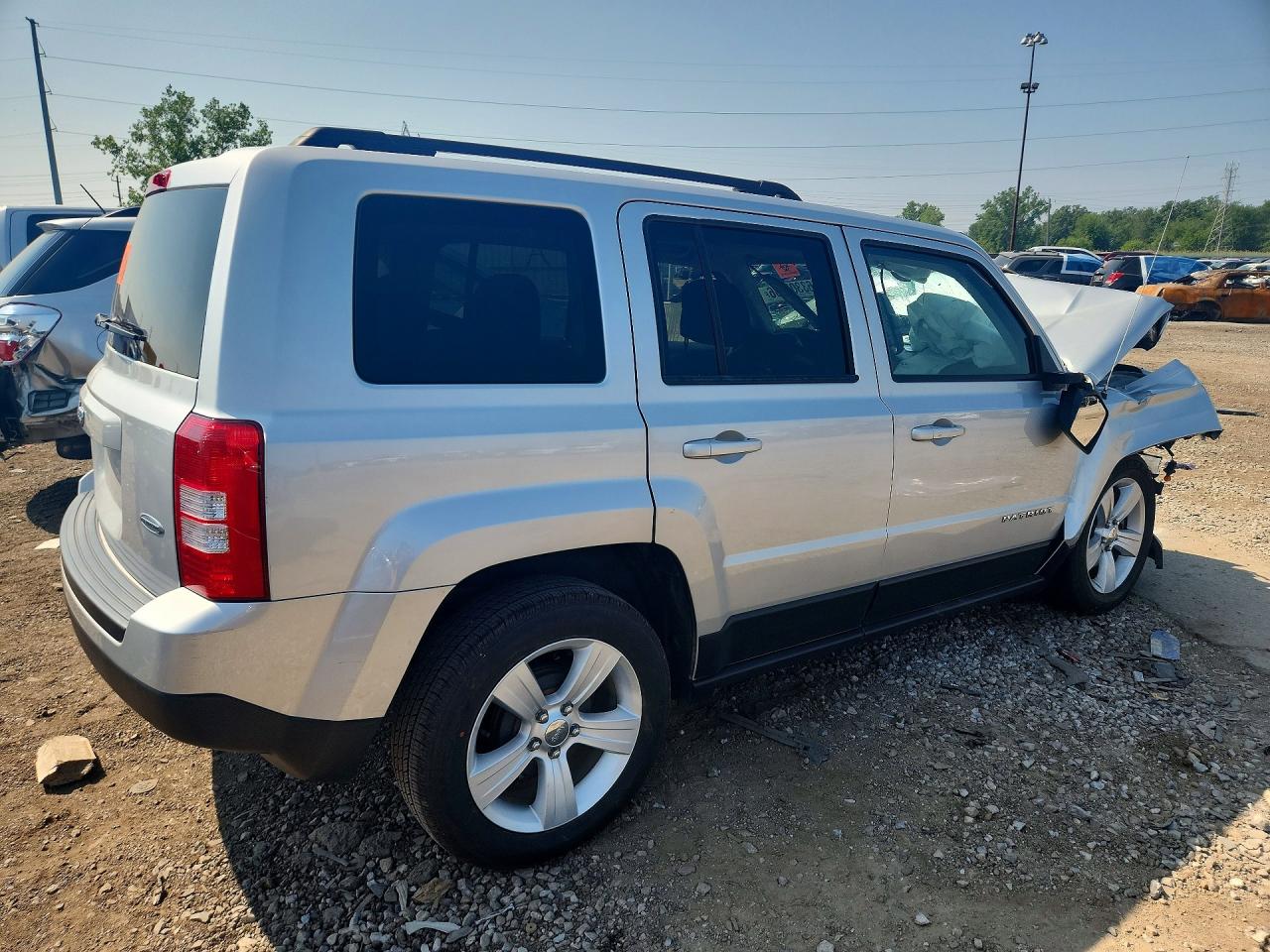 2014 Jeep Patriot Latitude Серебряный vin: 1C4NJPFA7ED502225