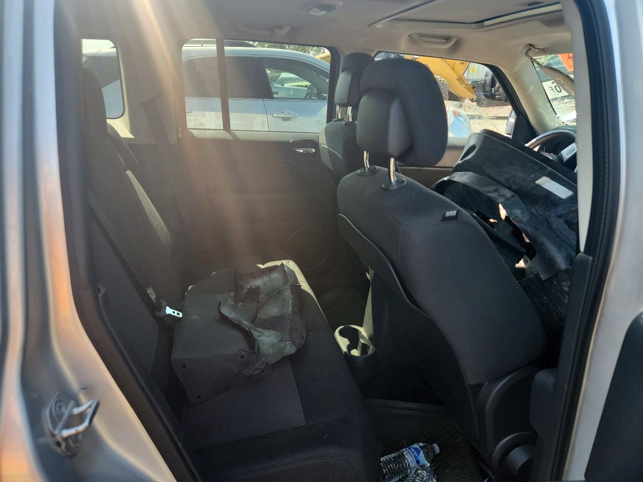 2014 Jeep Patriot Latitude Серебряный vin: 1C4NJPFA7ED502225
