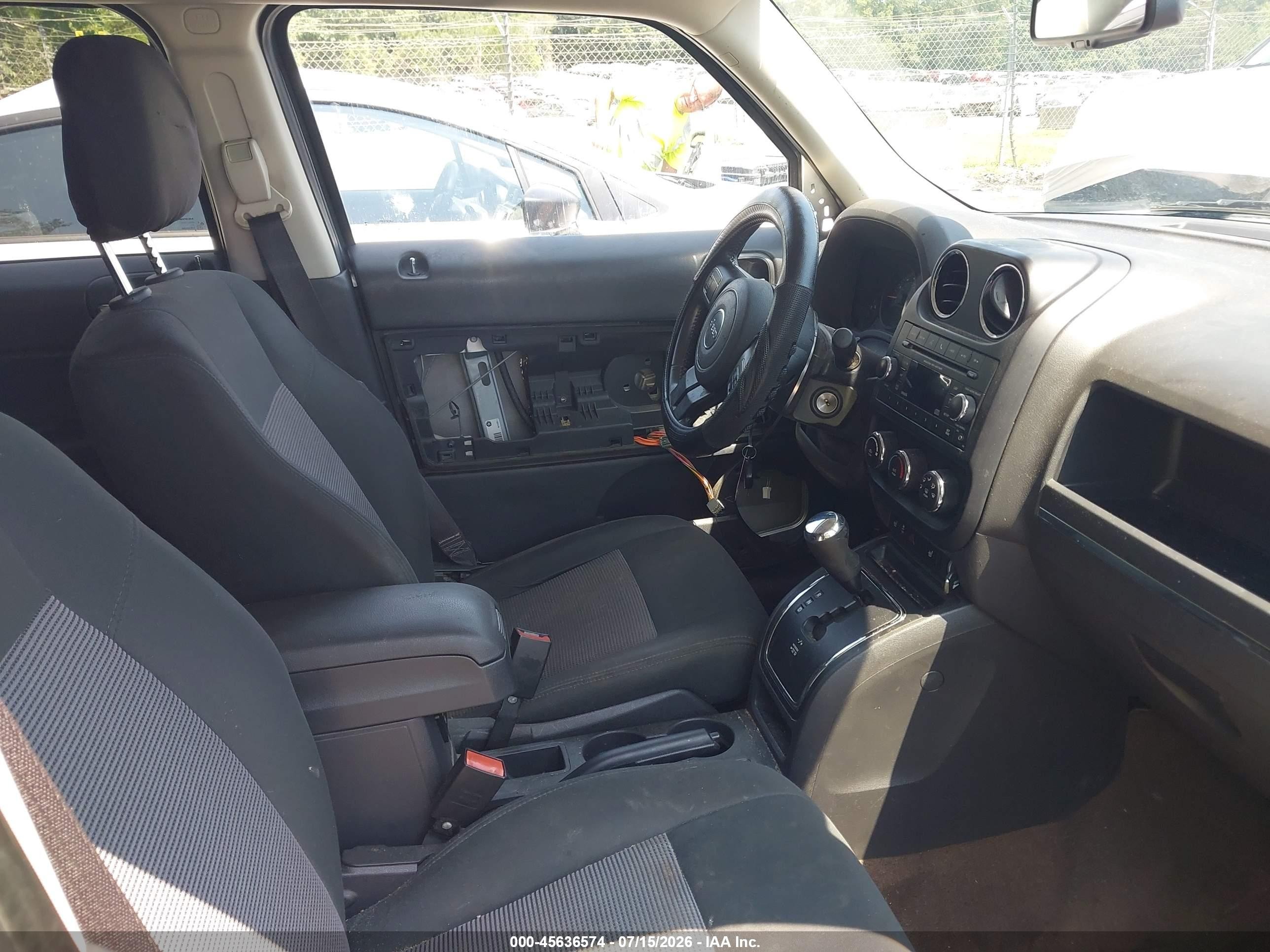 2014 Jeep Patriot Latitude White vin: 1C4NJPFA7ED502290