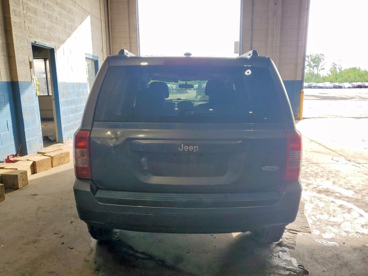 2015 Jeep Patriot Latitude Gray vin: 1C4NJPFA7FD171163