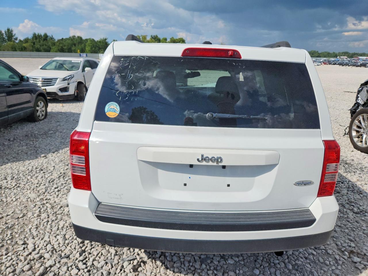 2015 Jeep Patriot Latitude White vin: 1C4NJPFA7FD429391