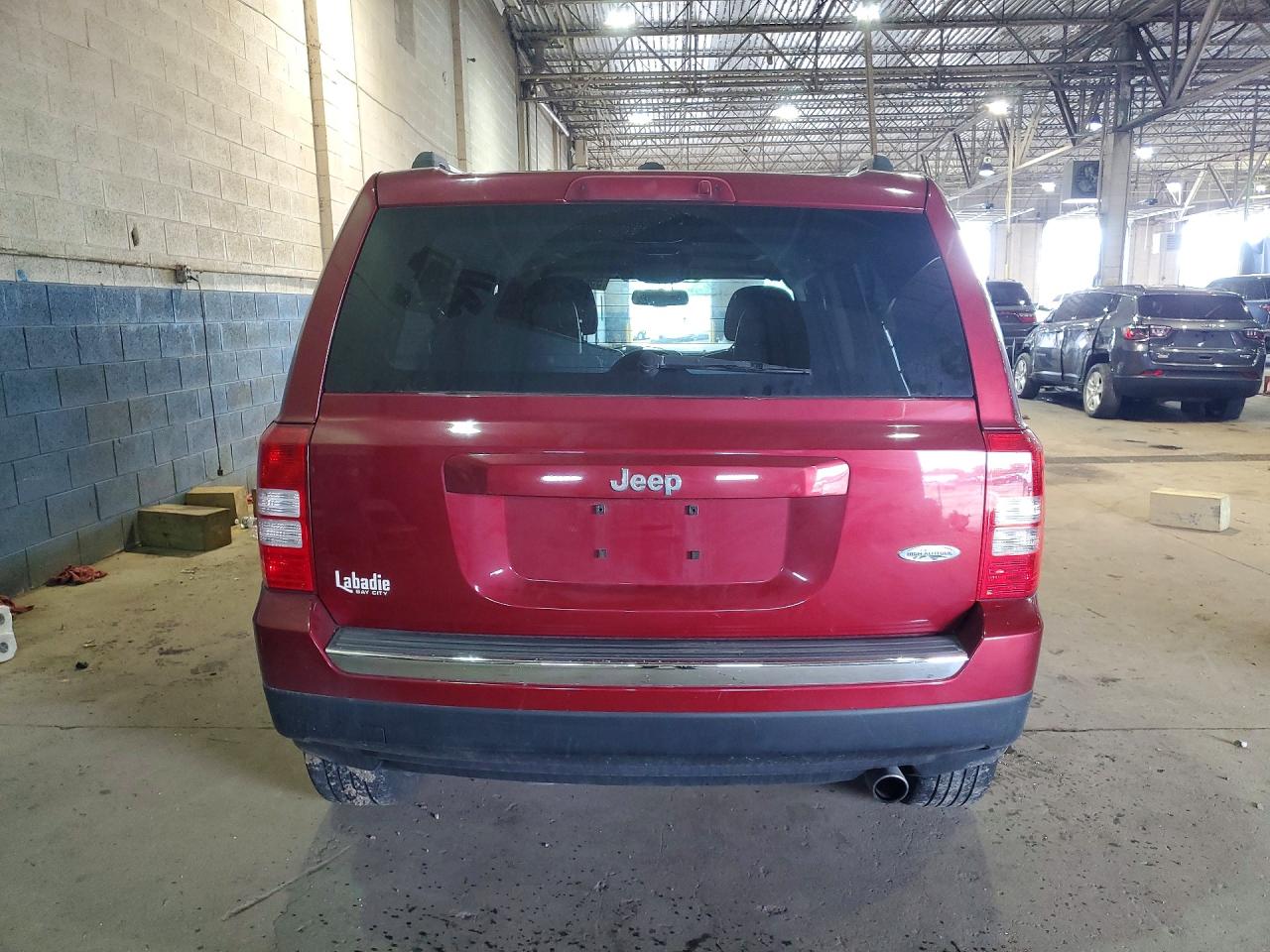 2016 Jeep Patriot Latitude Red vin: 1C4NJPFA7GD710687