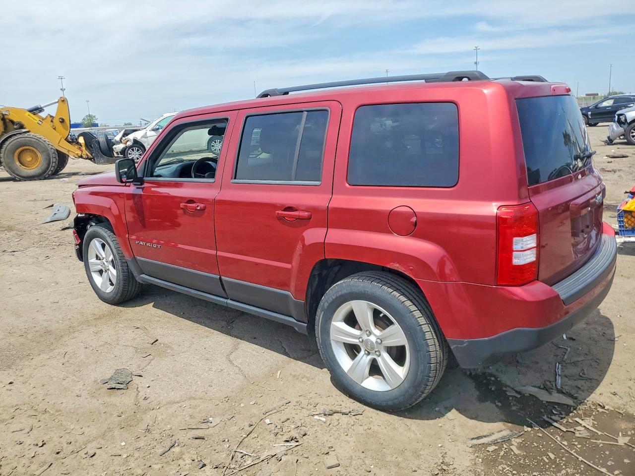 2012 Jeep Patriot Latitude Red vin: 1C4NJPFA8CD526577