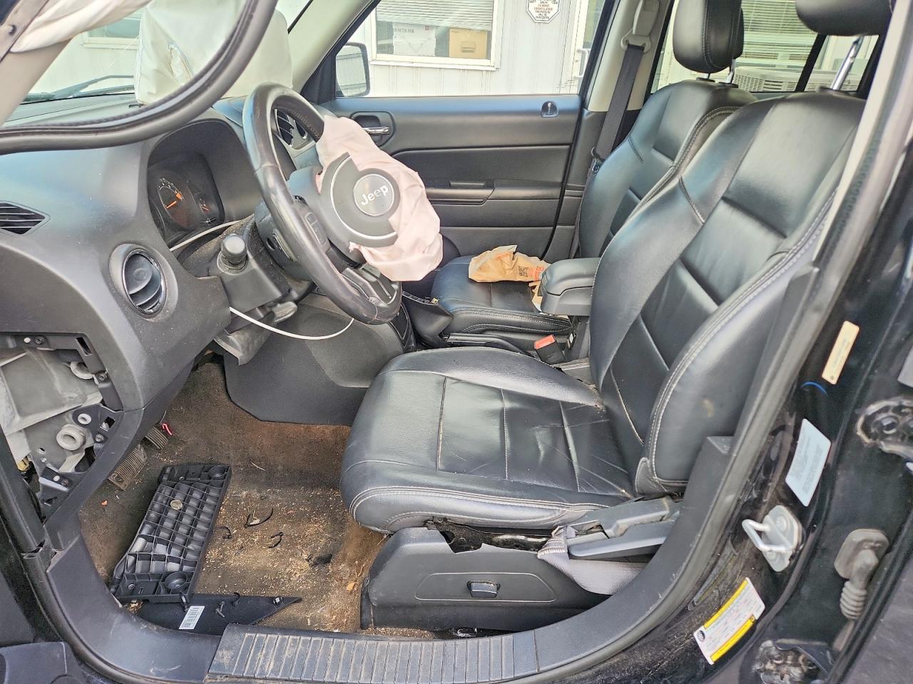 2015 Jeep Patriot Latitude Black vin: 1C4NJPFA8FD122361