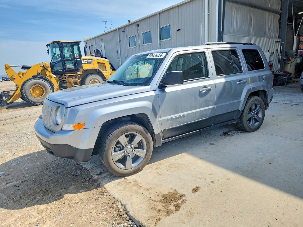2015 Jeep Patriot Latitude Серебряный vin: 1C4NJPFA8FD209743