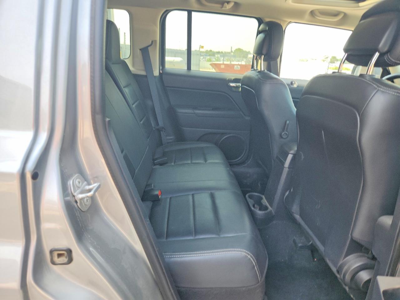 2015 Jeep Patriot Latitude Silver vin: 1C4NJPFA8FD209743