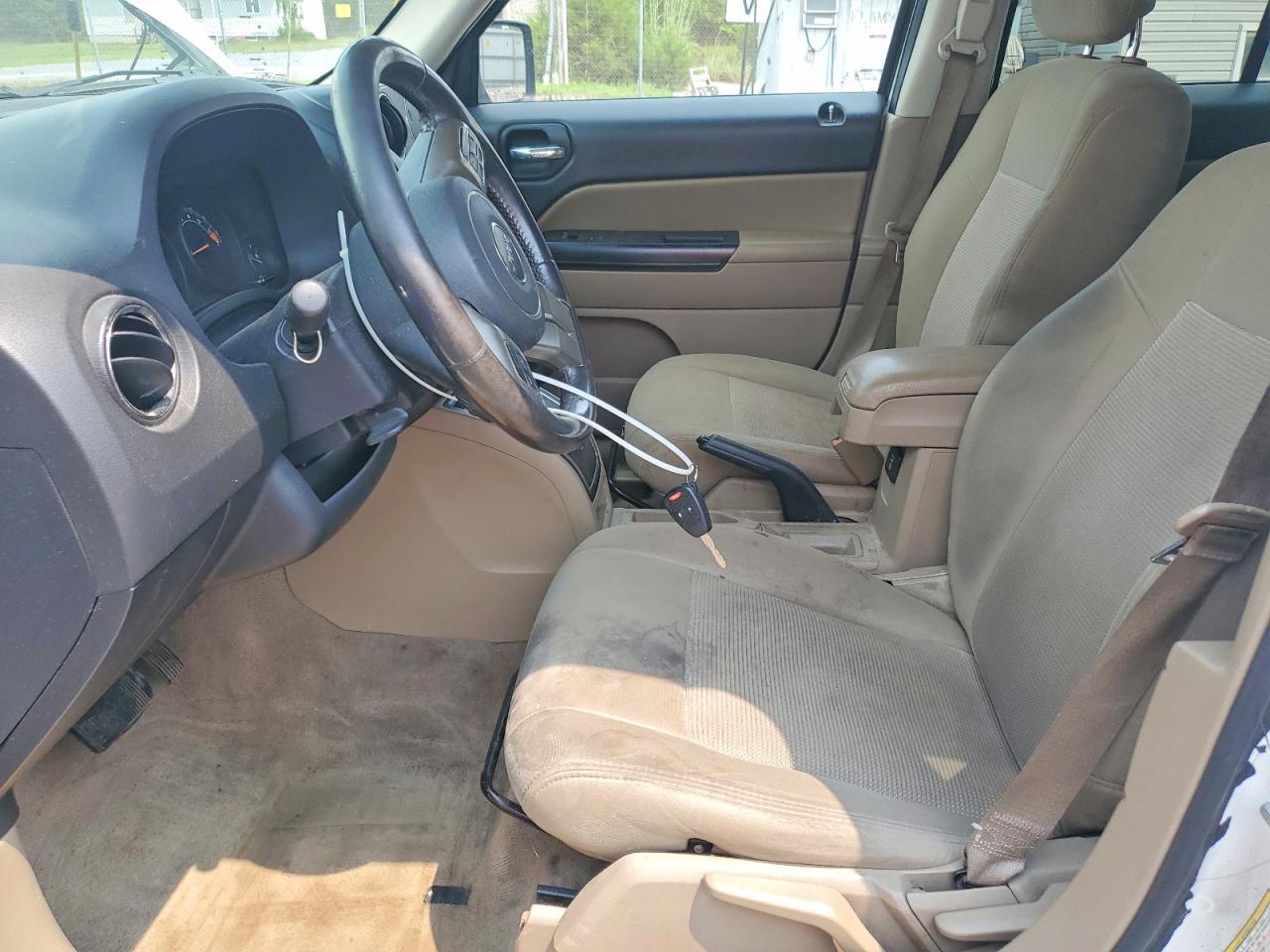 2014 Jeep Patriot Latitude White vin: 1C4NJPFA9ED699348