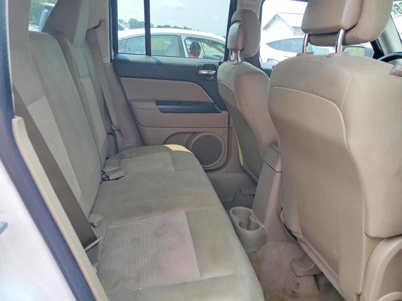 2014 Jeep Patriot Latitude White vin: 1C4NJPFA9ED699348