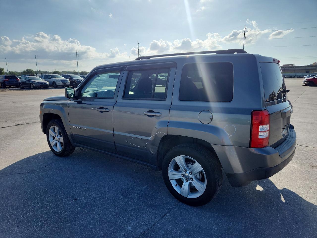 2012 Jeep Patriot Latitude Gray vin: 1C4NJPFAXCD557135