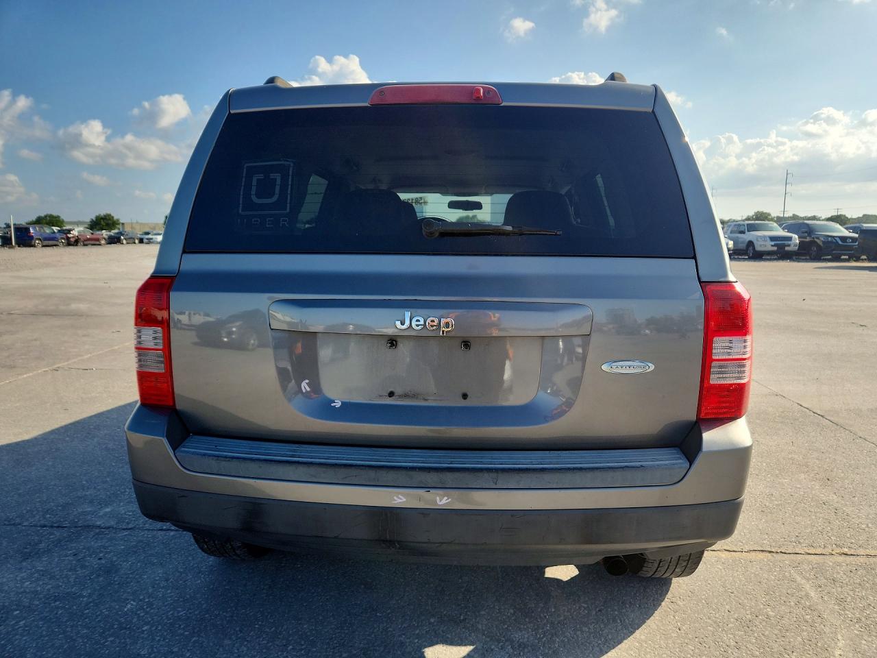 2012 Jeep Patriot Latitude Gray vin: 1C4NJPFAXCD557135