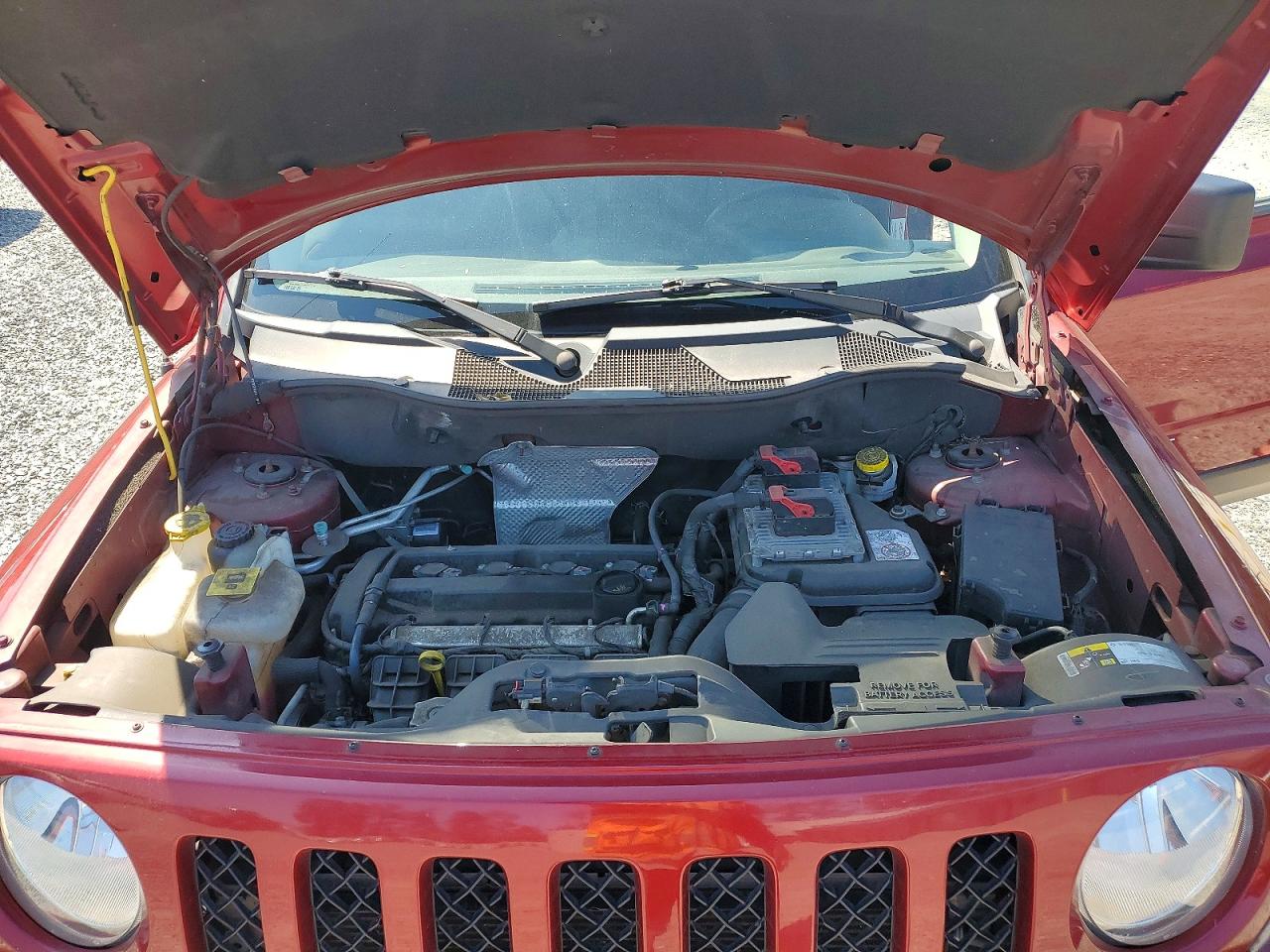 2014 Jeep Patriot Latitude Red vin: 1C4NJPFAXED509699