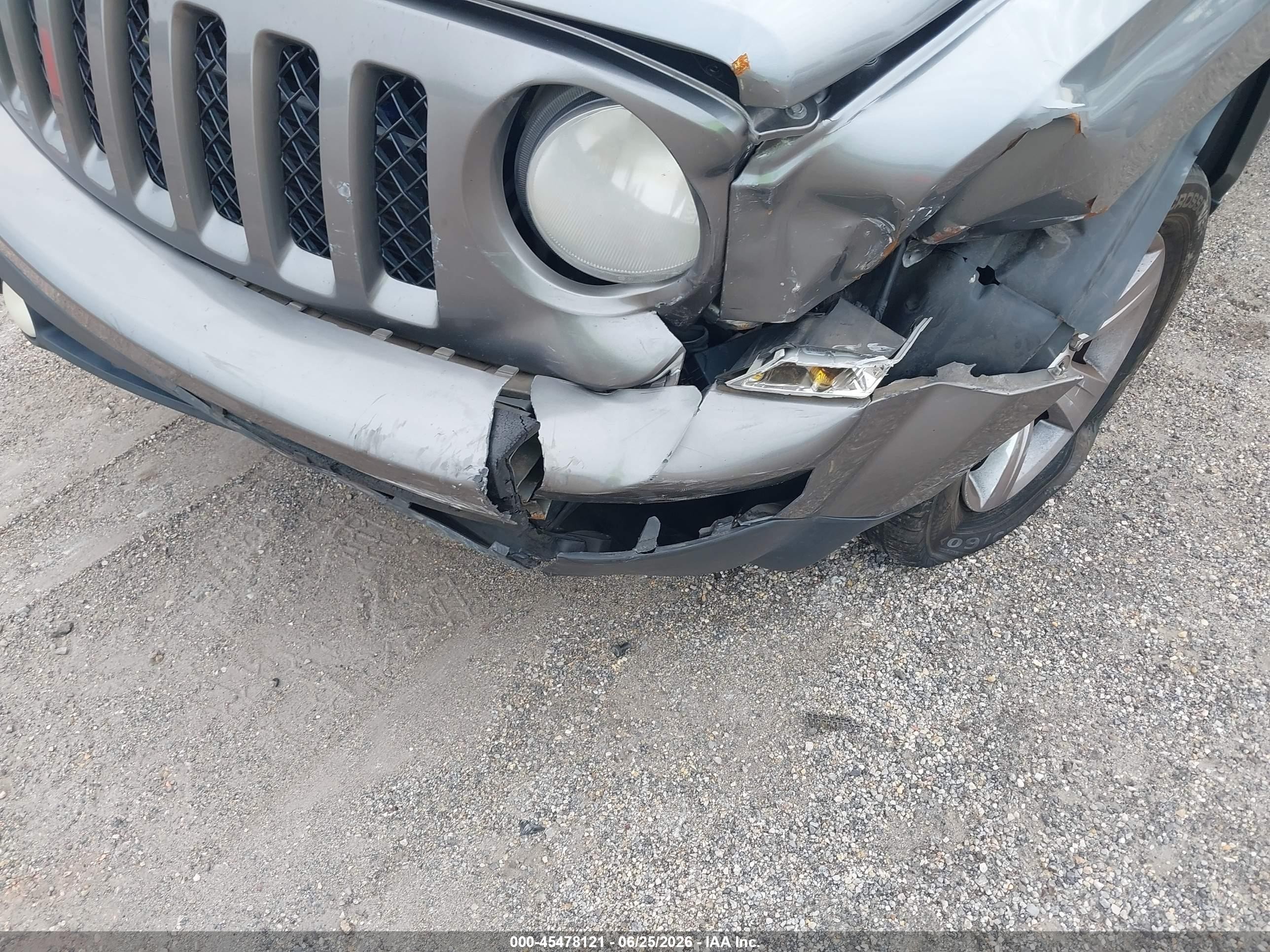 2014 Jeep Patriot Latitude Gray vin: 1C4NJPFAXED600651