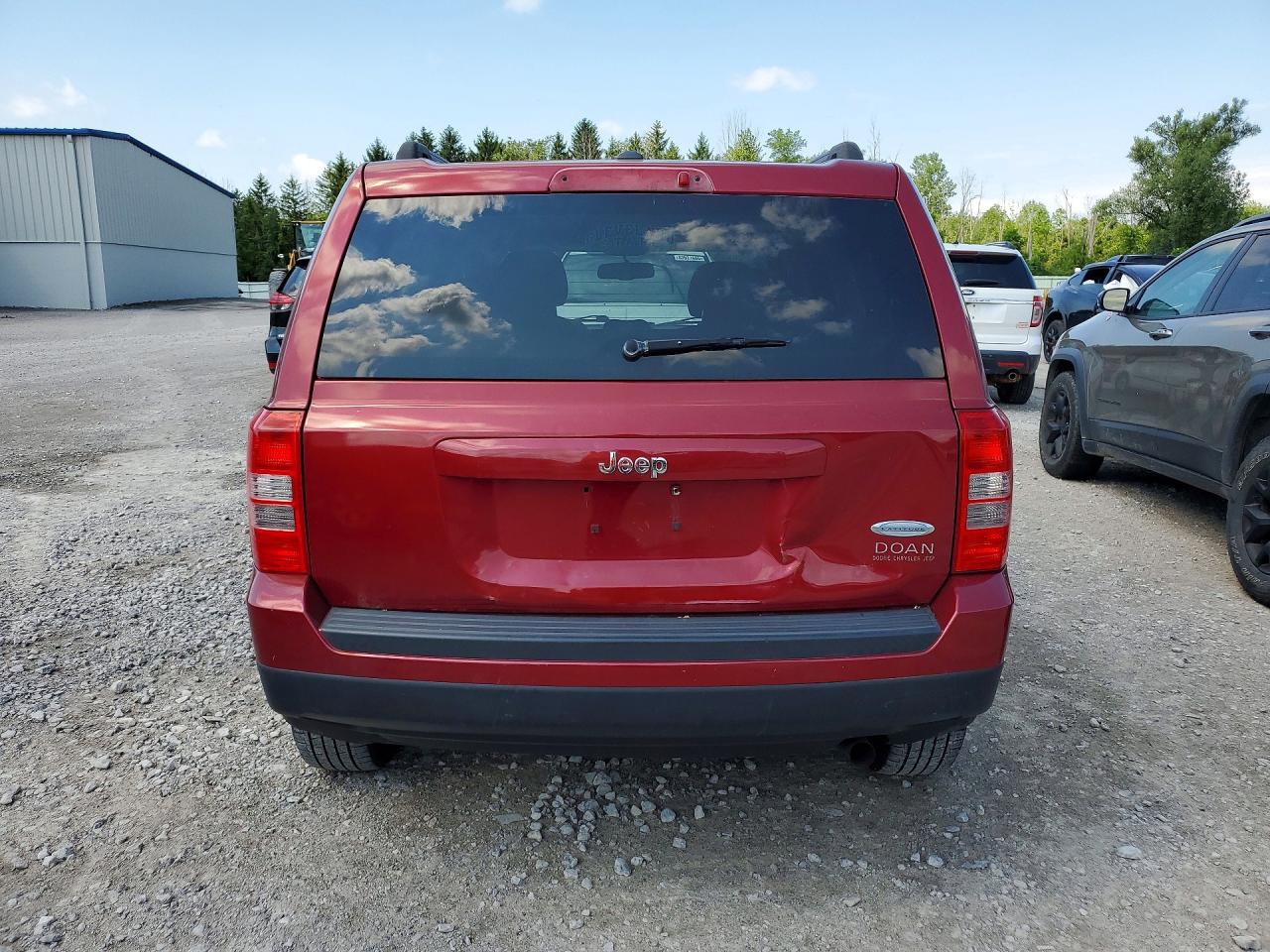 2014 Jeep Patriot Latitude Red vin: 1C4NJPFAXED696992