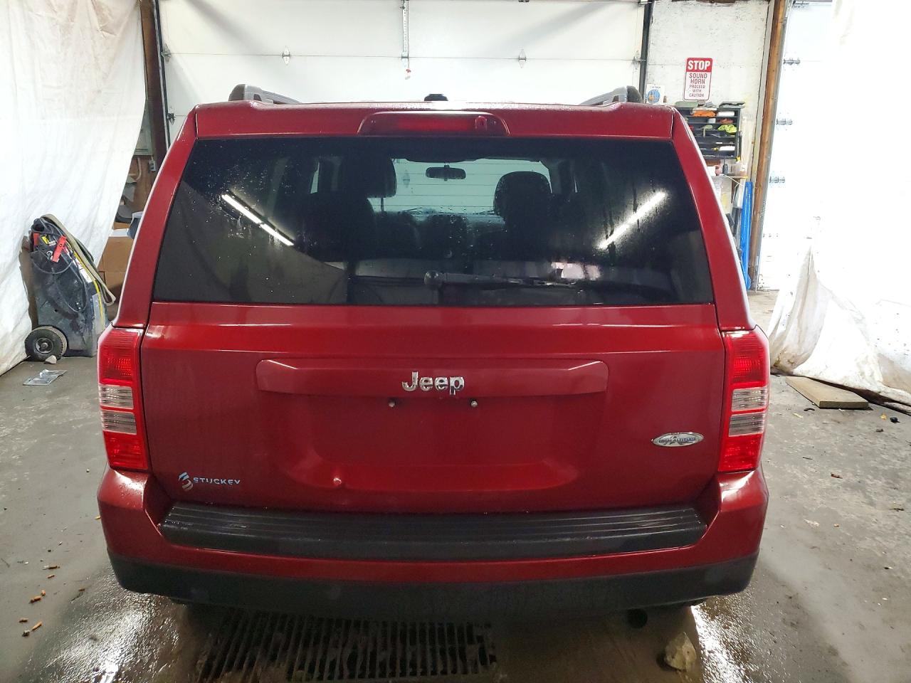 2014 Jeep Patriot Latitude Burgundy vin: 1C4NJPFAXED889532