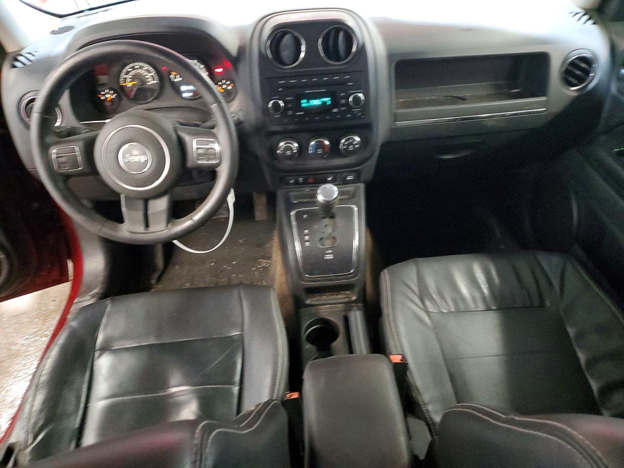 2014 Jeep Patriot Latitude Burgundy vin: 1C4NJPFAXED889532