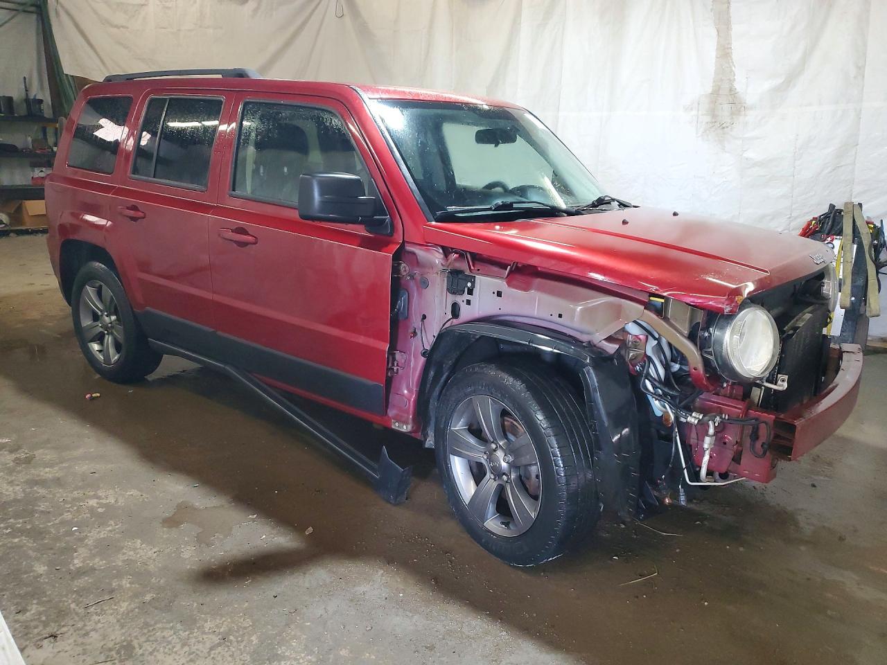 2014 Jeep Patriot Latitude Burgundy vin: 1C4NJPFAXED889532