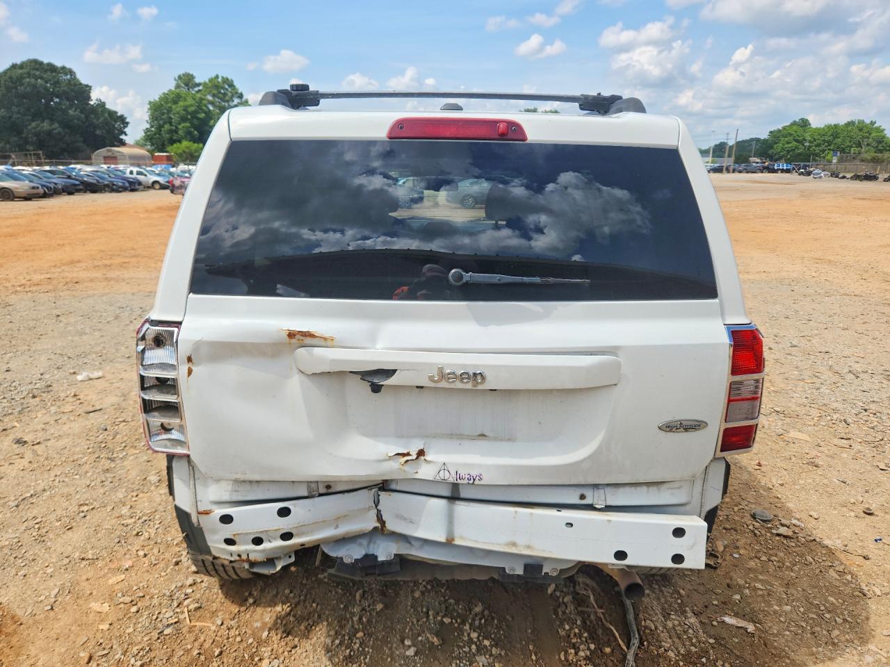2015 Jeep Patriot Latitude White vin: 1C4NJPFAXFD358428