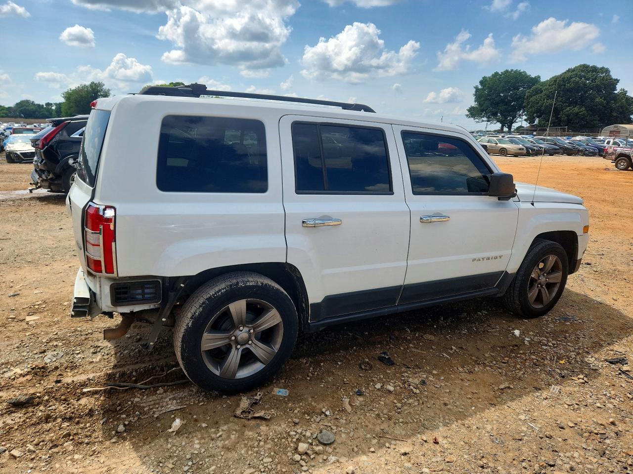 2015 Jeep Patriot Latitude White vin: 1C4NJPFAXFD358428