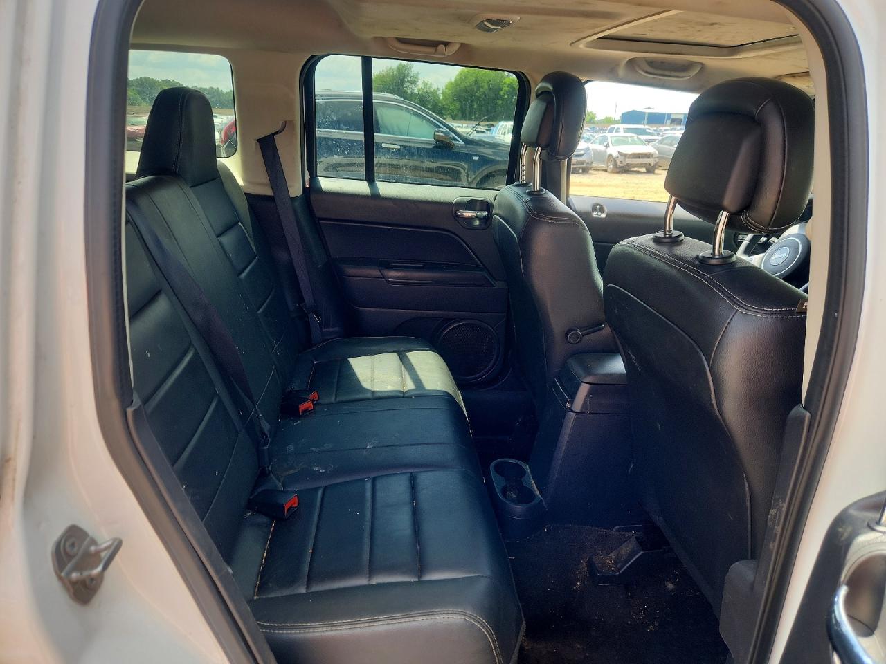 2015 Jeep Patriot Latitude White vin: 1C4NJPFAXFD358428