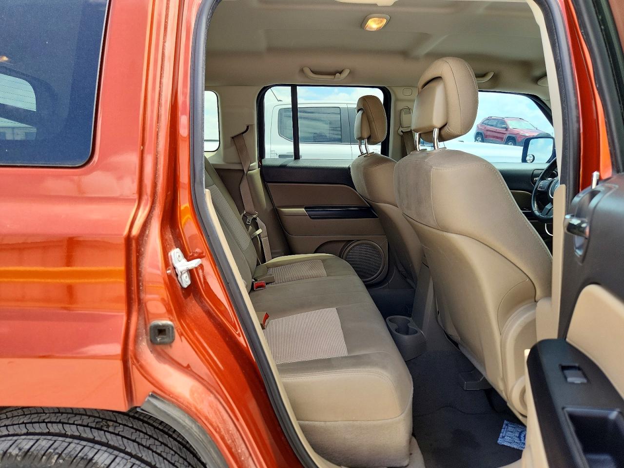 2012 Jeep Patriot Latitude Orange vin: 1C4NJPFB0CD601765