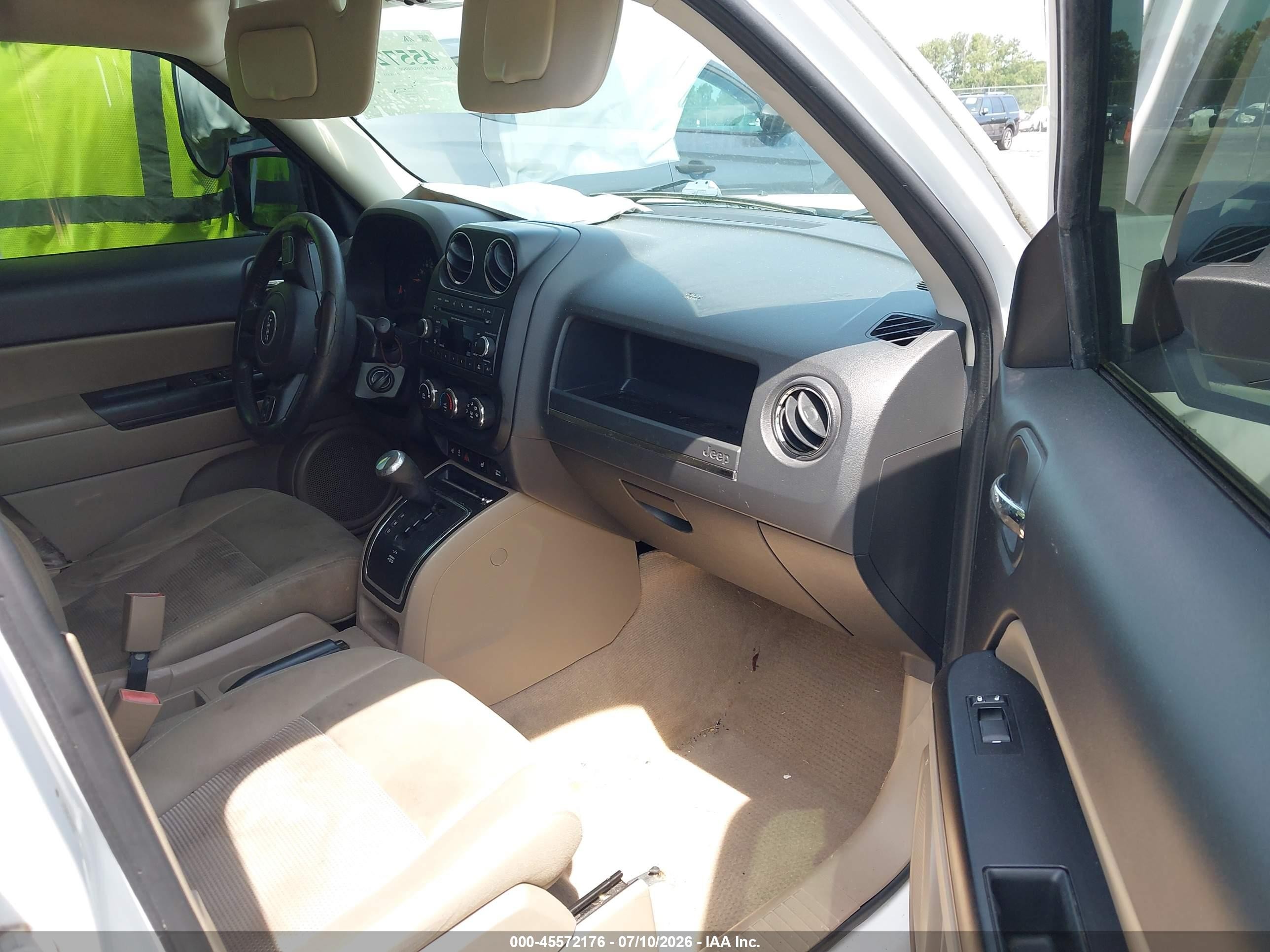 2012 Jeep Patriot Latitude White vin: 1C4NJPFB0CD656961