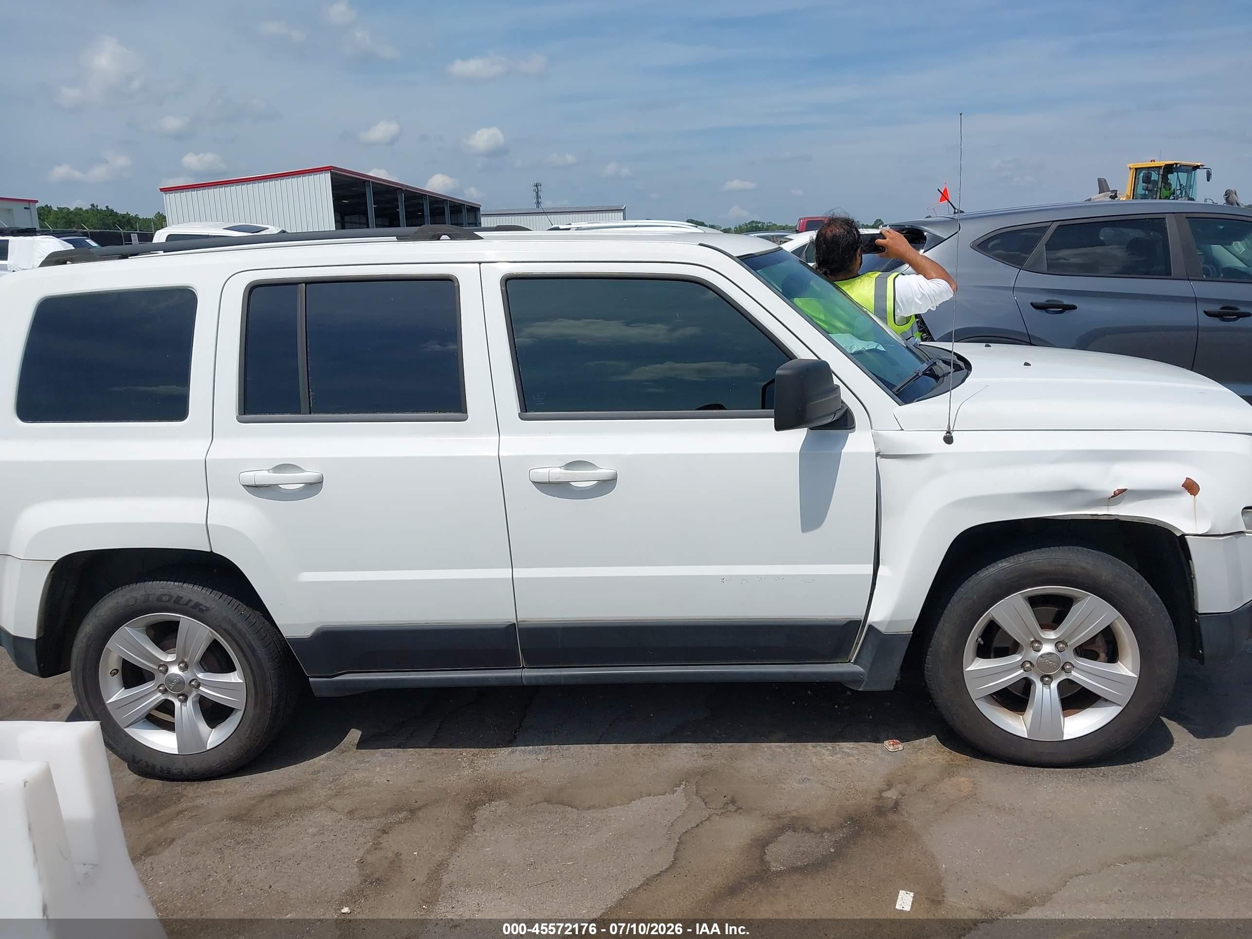2012 Jeep Patriot Latitude White vin: 1C4NJPFB0CD656961