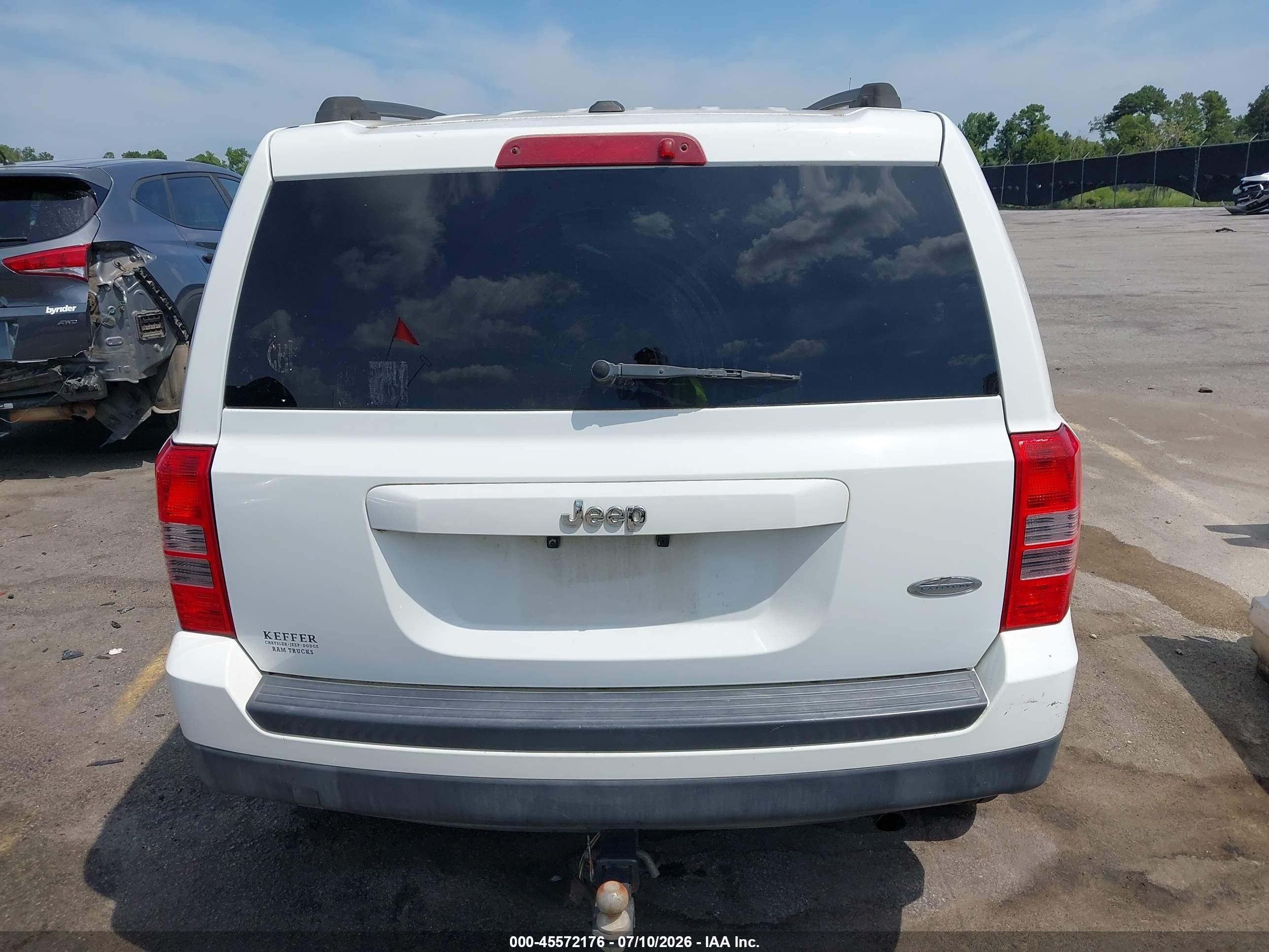 2012 Jeep Patriot Latitude White vin: 1C4NJPFB0CD656961