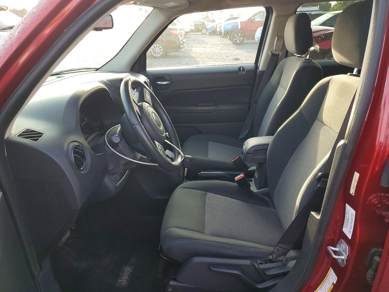 2014 Jeep Patriot Latitude Red vin: 1C4NJPFB0ED700220