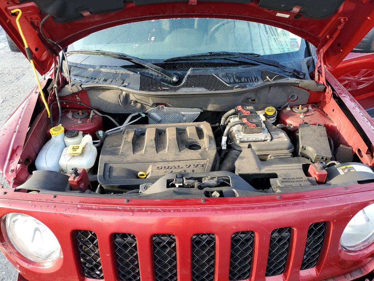 2014 Jeep Patriot Latitude Red vin: 1C4NJPFB0ED700220