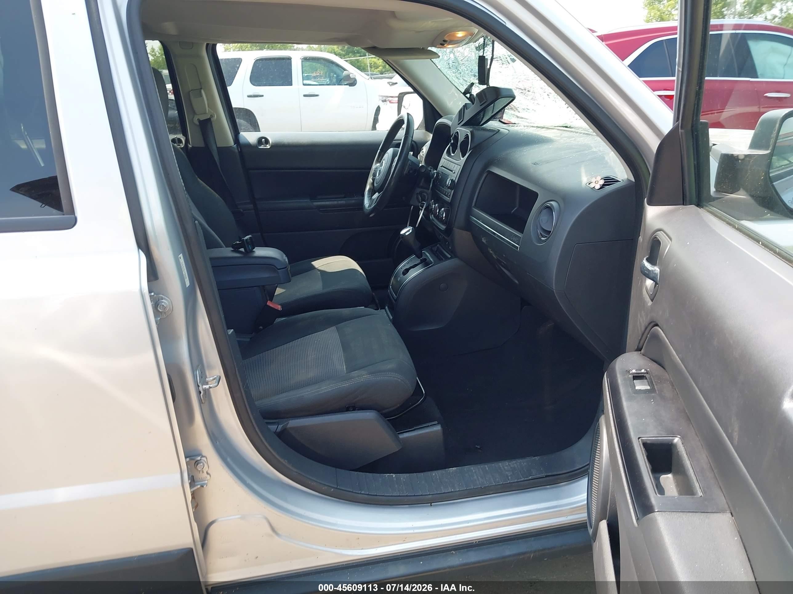 2012 Jeep Patriot Latitude Silver vin: 1C4NJPFB1CD605646