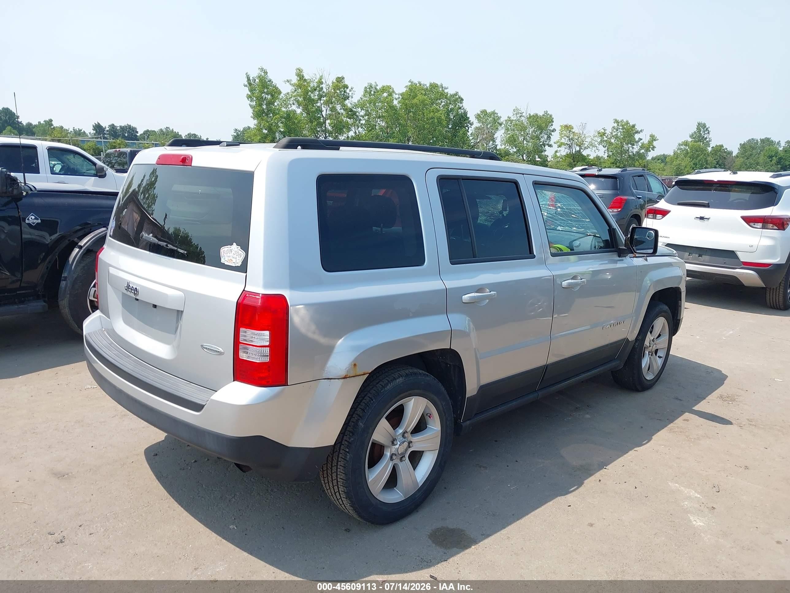 2012 Jeep Patriot Latitude Silver vin: 1C4NJPFB1CD605646