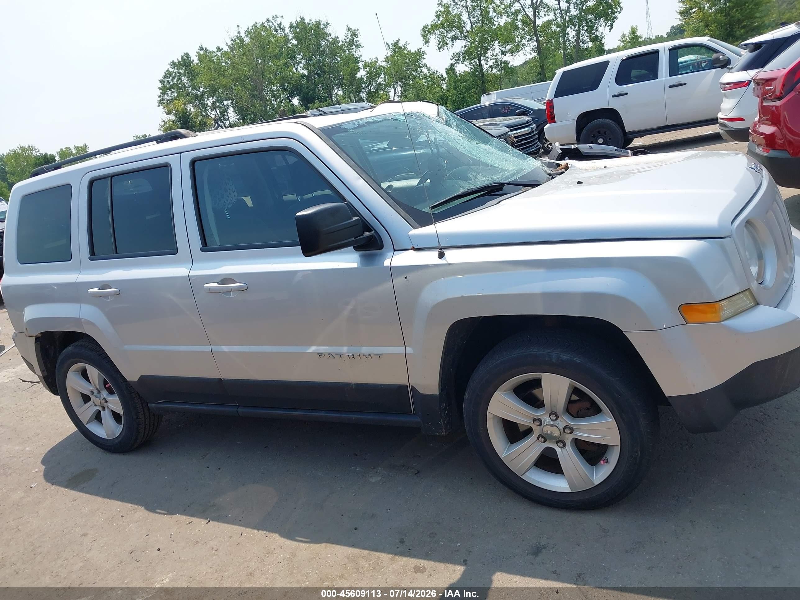 2012 Jeep Patriot Latitude Silver vin: 1C4NJPFB1CD605646