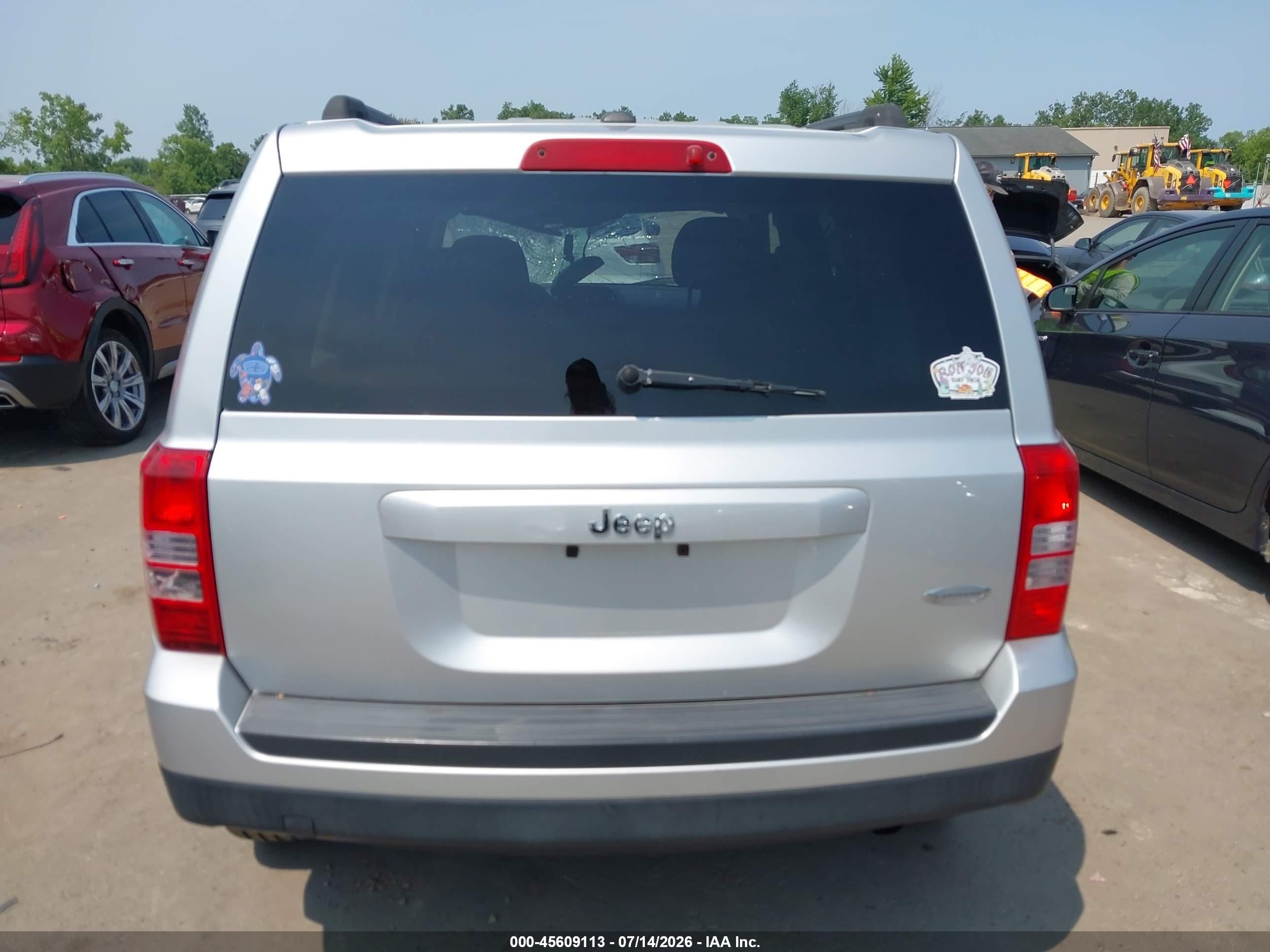 2012 Jeep Patriot Latitude Silver vin: 1C4NJPFB1CD605646