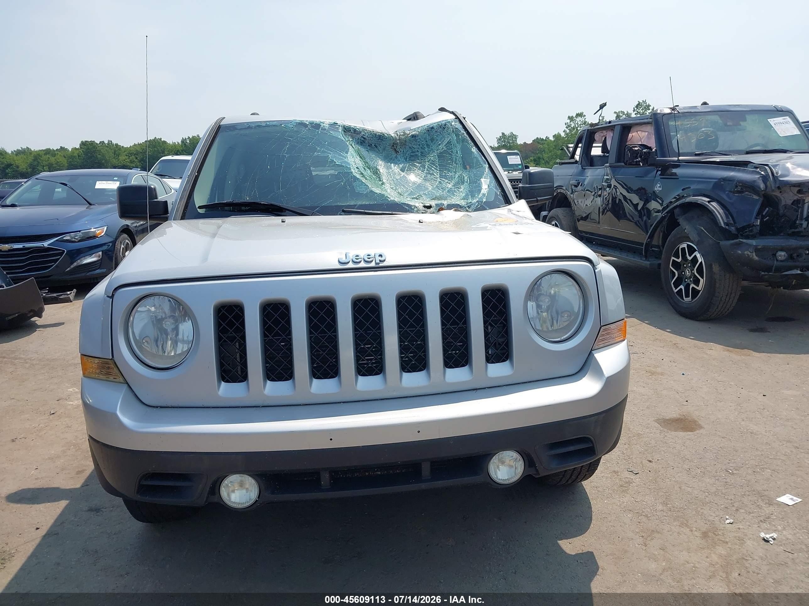 2012 Jeep Patriot Latitude Silver vin: 1C4NJPFB1CD605646