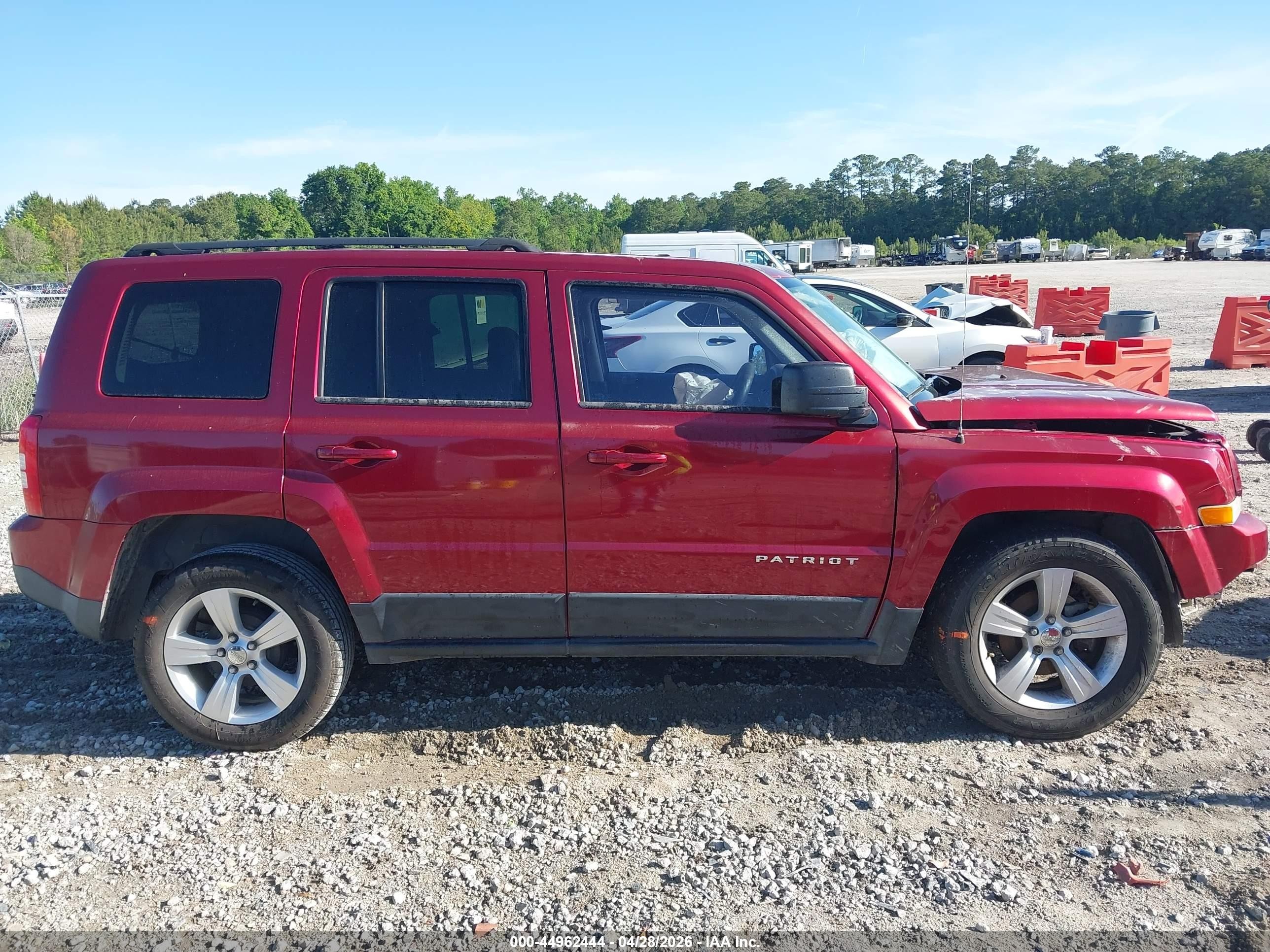 2015 Jeep Patriot Latitude Burgundy vin: 1C4NJPFB1FD122341