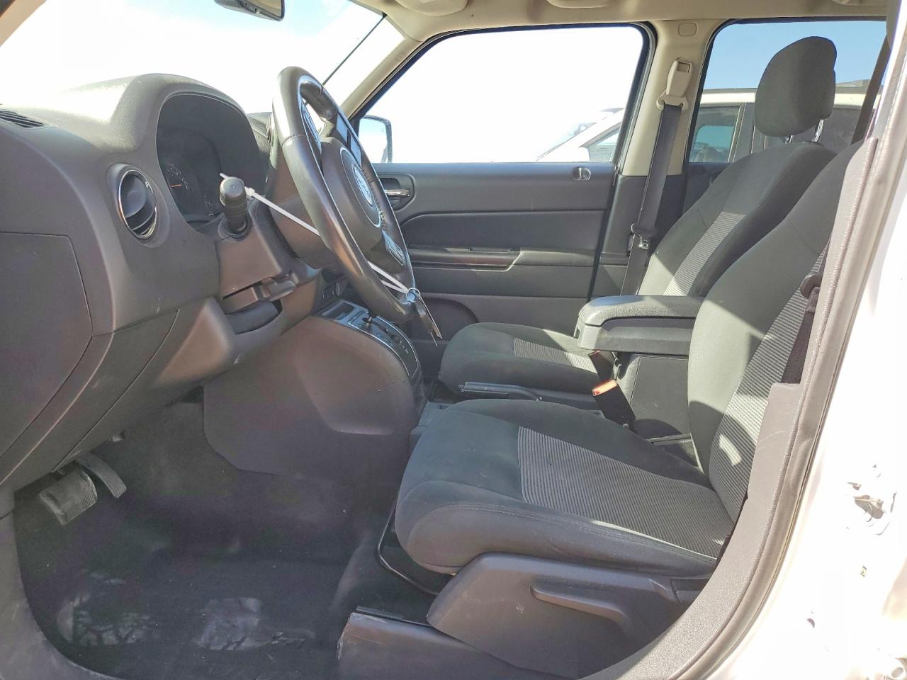 2014 Jeep Patriot Latitude White vin: 1C4NJPFB2ED893826