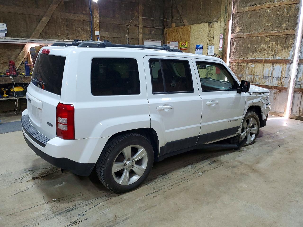 2014 Jeep Patriot Latitude White vin: 1C4NJPFB2ED893826