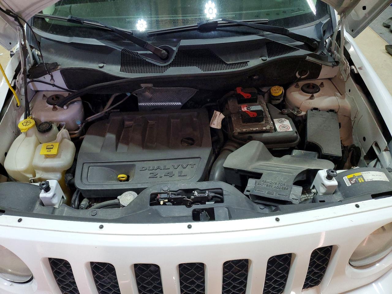 2014 Jeep Patriot Latitude White vin: 1C4NJPFB2ED893826
