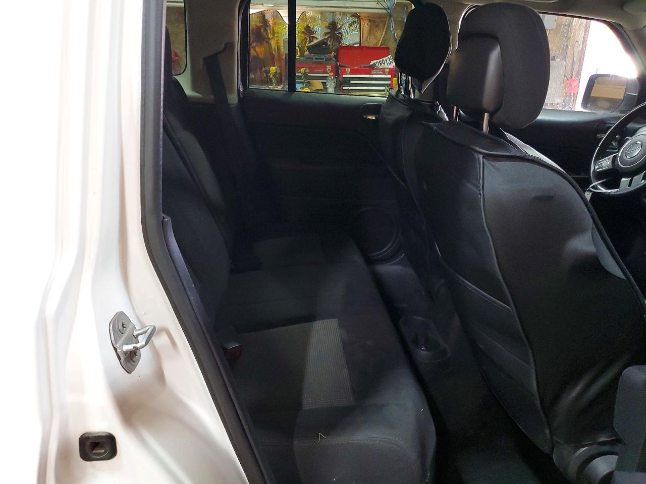 2014 Jeep Patriot Latitude White vin: 1C4NJPFB2ED893826